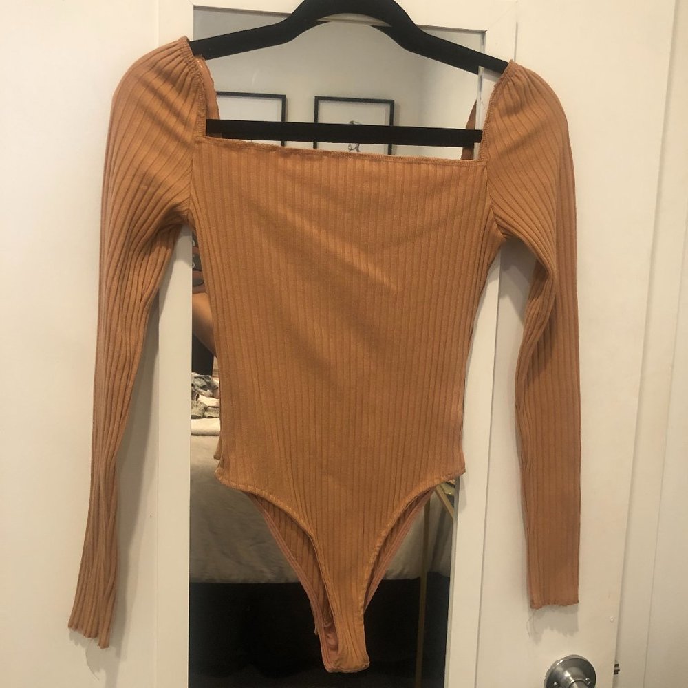 Long-sleeve ribbed body suit
